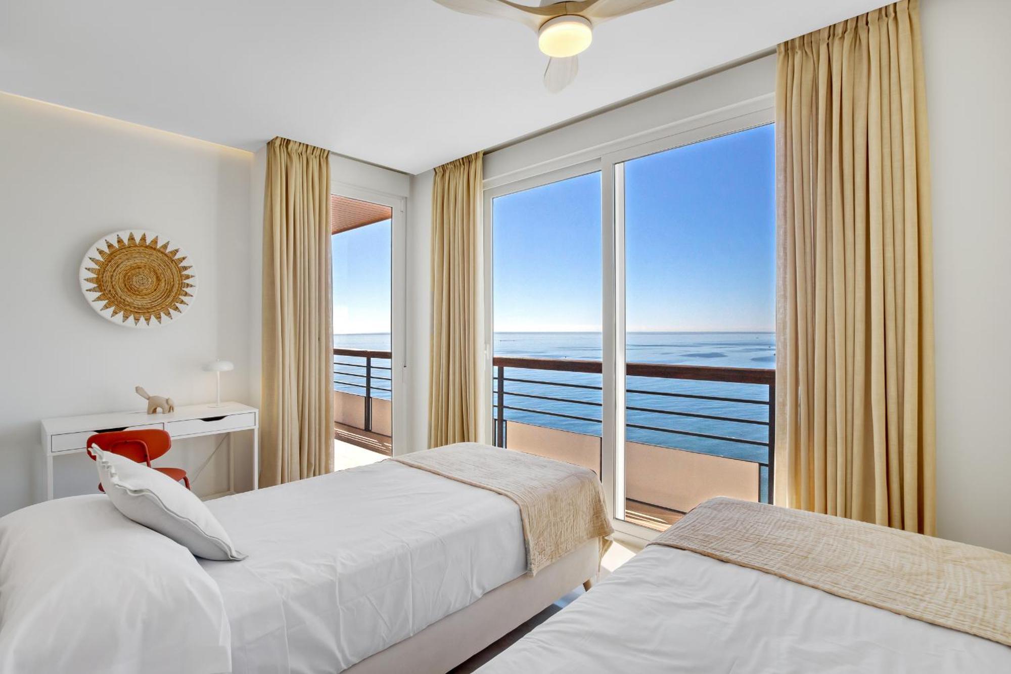 Santa Clara Modern & Exclusive Seafront Apartment トレモリノス エクステリア 写真